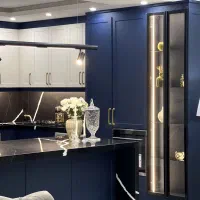 طراحی و اجرای کابینت ، کمد و دکور تجاری