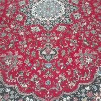 یک عدد فرش لاکی قرمز