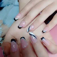 خدمات کاشت و ژلیش ناخن بابهترین متریال وکیفیت کار
