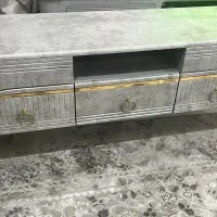 یک عدد میز تلوزیون