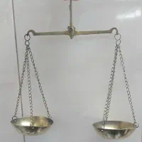 ترازوی برنجی قدیمی|صنایع دستی و سایر لوازم تزئینی|اصفهان, سروستان|دیوار
