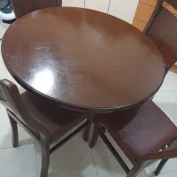 دو عدد عسلی و جلو مبلی و میز ناهار خوری ۴ نفره