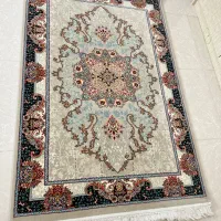 فرش یک در یک نیم متری (در حد نو)