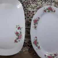 دیس گل قرمز و کاسه اجیل خوری
