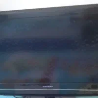 تلویزیون ۳۲ اینچ و میز تحریر