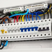 برقکار ساختمان و دوربین مداربسته