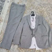 کت و شلوار و  پسرانه رنگ طوسی فقط یکبار پوشیده شده