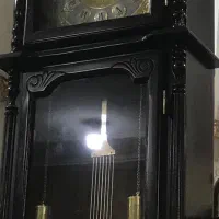 ساعت ایستاده و مبل