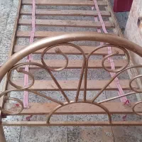 تخت یک نفره فلزی ودو نفره چوبی با تشک
