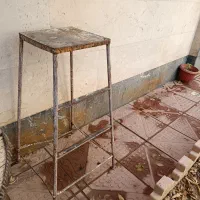 چهارپایه فلزی