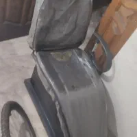 صندلی و ایینه ارایشگری
