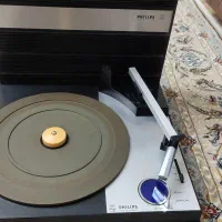 گرامافون قدیمی اصل فیلیپس|کلکسیون اشیاء عتیقه|همدان, |دیوار