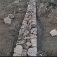 کارگر سنگ چینی پی