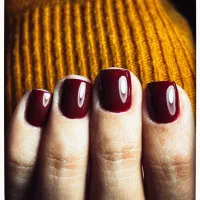 ۱۵٪ تخفیف روی ترمیم و کاشت ناخن