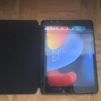 ایپد نسل ۹ اپل به همراه قلم