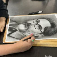 قاب طراحی چهره سیاهقلم