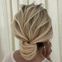 خدمات میکاپ شنیون تربت|خدمات آرایشگری و زیبایی|تربتحیدریه, کاشانی|دیوار