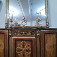 میز و اینه و شمدانی و ساعت