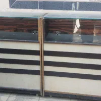 سه عدد ویترین جلو مغازه