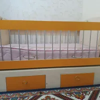 کمد وویترین وتخت وتشک کودک بسیار نو وسالم وتمیز|تخت و صندلی بچه|الوند, |دیوار