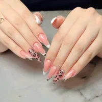 ناخن‌‌کاشت|خدمات آرایشگری و زیبایی|قم, قلعه کامکار|دیوار