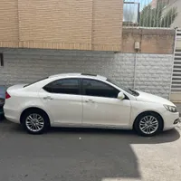 جک j5 اتوماتیک خودرو کم استهلاک، خوش فیس و جادار