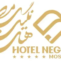 نقاش سیاه قلم و رنگ روغن چهره
