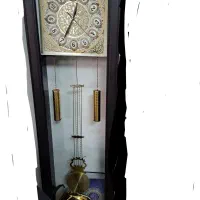 ساعت دیواری ایستاده