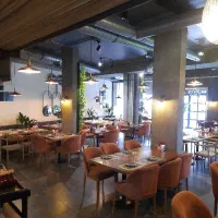 اشپز وکمک اشپز فست فودایتالیایی(پیتزازن)