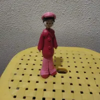 مجسمه پسر  کلاهدار