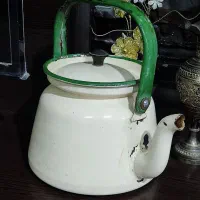 کتری لعابی قدیمی|قوری، کتری، قهوه‌ساز دستی|جهرم, |دیوار