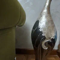 گلدان بزرگ کنار سالنی شیک