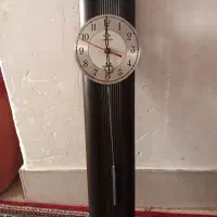 دو ساعت دیواری