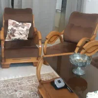 مبل ۸ نفره چوب گردو و دو میز|مبلمان خانگی و میز عسلی|اطاقور, |دیوار