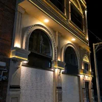 اجاره ۲ باب مغازه نوساز  در خیابان سرزمین فاز ۷