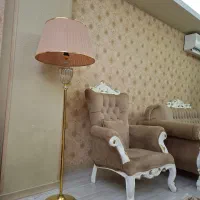 آباژور ایستاده