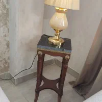 آباژور و میز اباژور