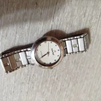 یک ساعت ژاپنی اصل . یک انگشتر قدیمی