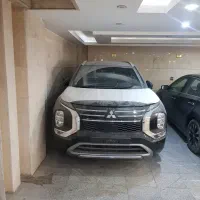 میتسوبیشی اوتلندر ۲۰۲۶ pline مشکی پلاک شده