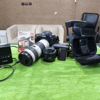 دوربین کنون 6D mark2 با وسایل عکاسی و تولید محتوا