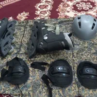 یک جفت اسکیت با زانو بند و کلاه ایمنی|دوچرخه، اسکیت، اسکوتر|سنقر, |دیوار