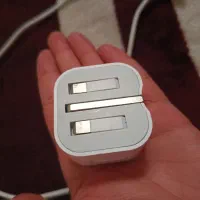 یک عدد شارژر 20وات