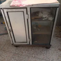 ویترین شیشه ای