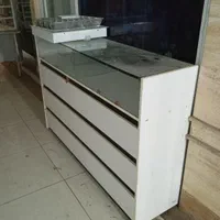 میز پیشخوان و قفسه