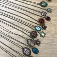 سری گردنبندهای رزینی دست‌ساز ازدل هنرتا قلب زیبایی