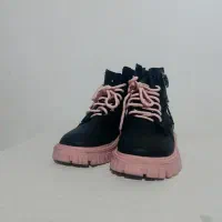 کفش نیم بوت و کتونی در حد نو