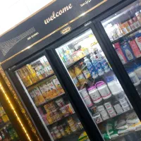 یخچال سه درب در حد نو موتور ایتالیا و میزفروشگاهی|فروشگاه و مغازه|قائن, |دیوار