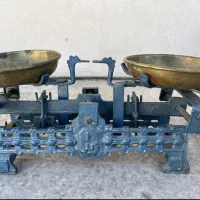 ترازو مینیاتوری قدیمی