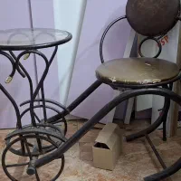 صندلی و میز تلفن فلزی