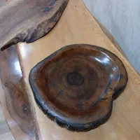یک عدد میوه خوری و یک عدد تخته سرو چوب گردو روستیک